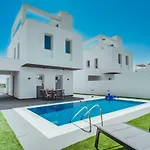 In Style In Modern 3 Bedroom Near Nissi & Square Βίλα *