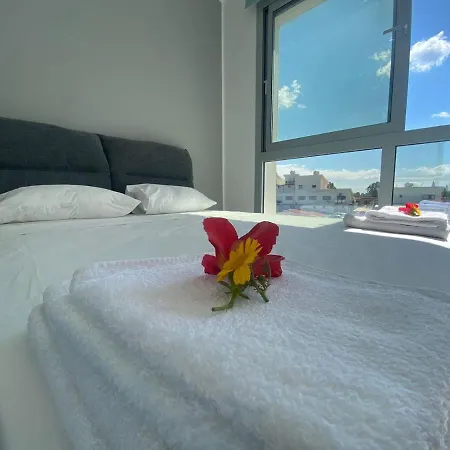 In Style In Modern 3 Bedroom Near Nissi & Square וילה איה נאפה