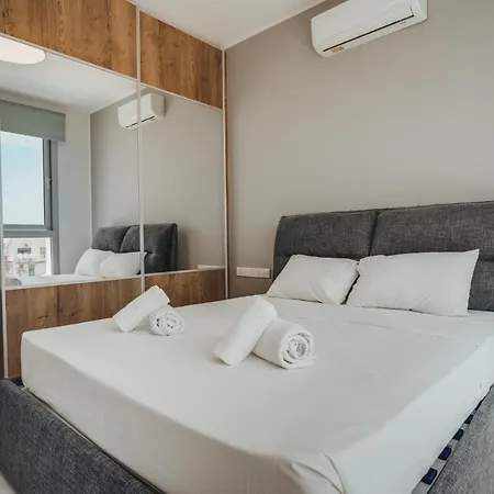In Style In Modern 3 Bedroom Near Nissi & Square וילה