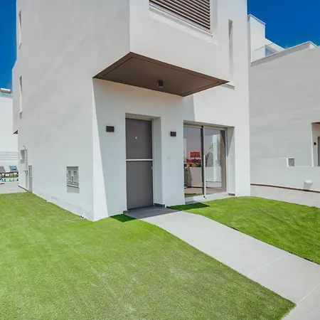 In Style In Modern 3 Bedroom Near Nissi & Square וילה *
