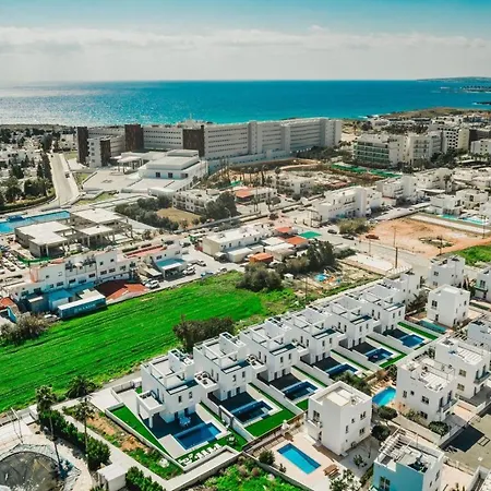 In Style In Modern 3 Bedroom Near Nissi & Square * Ajia Napa