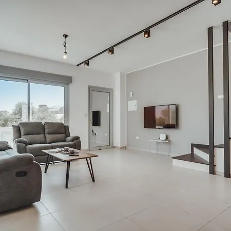 In Style In Modern 3 Bedroom Near Nissi & Square Vila