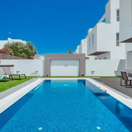 In Style In Modern 3 Bedroom Near Nissi & Square * Ajia Napa