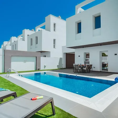 In Style In Modern 3 Bedroom Near Nissi & Square Ajia Napa