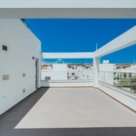 In Style In Modern 3 Bedroom Near Nissi & Square * Ajia Napa