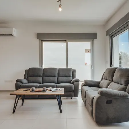 In Style In Modern 3 Bedroom Near Nissi & Square * Ajia Napa