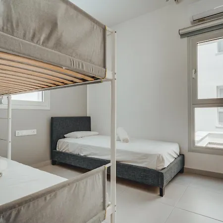 In Style In Modern 3 Bedroom Near Nissi & Square Willa *