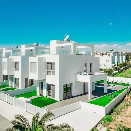 In Style In Modern 3 Bedroom Near Nissi & Square *