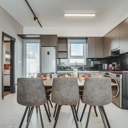 In Style In Modern 3 Bedroom Near Nissi & Square *