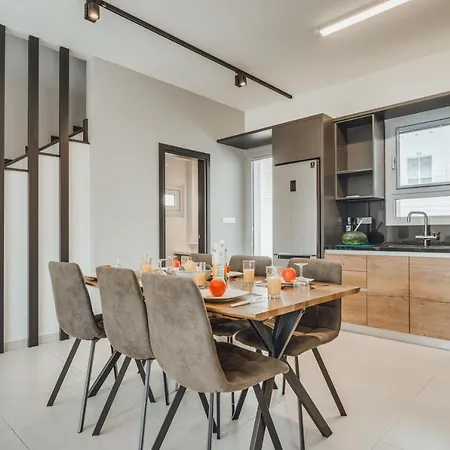 In Style In Modern 3 Bedroom Near Nissi & Square Villa